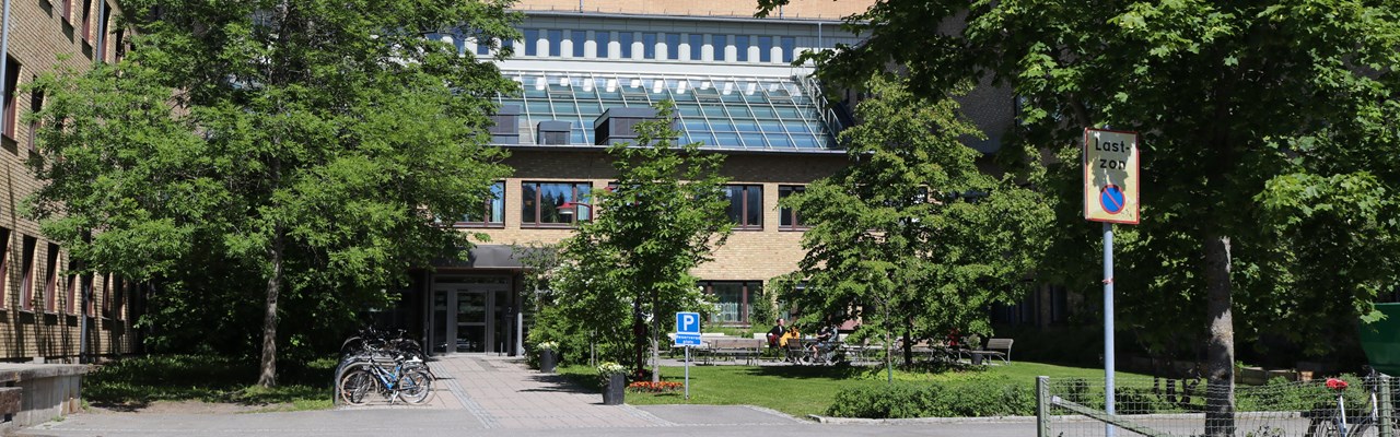 KBC, entrance to the Physiology building (Fysiologihuset)
