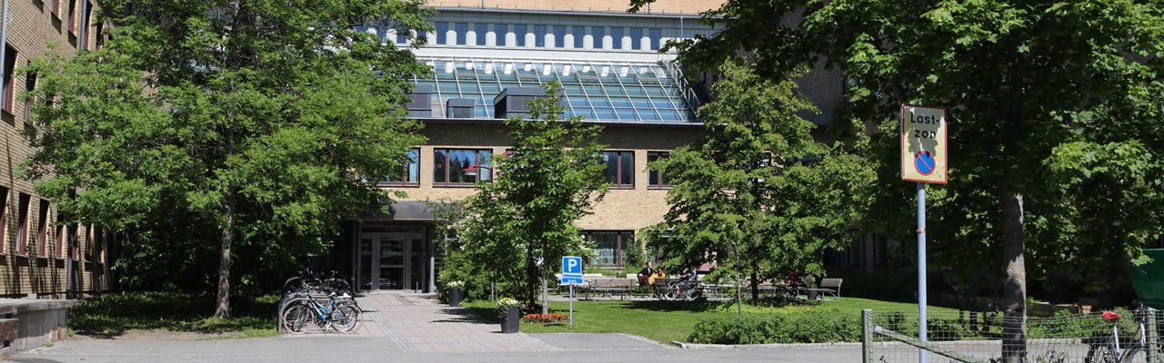 KBC, entrance to the Physiology building (Fysiologihuset)