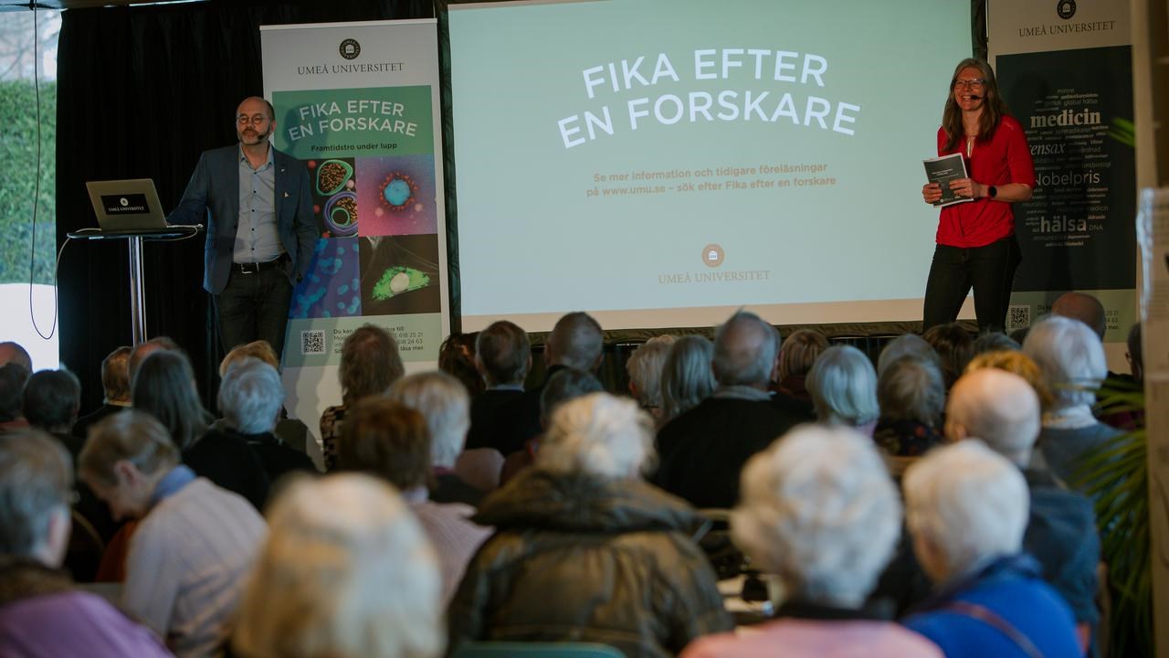 Fika efter en forskareVi bjuder på kunskap och fika. Populärvetenskapliga live-sända seminarier ger dig möjlighet att ta del av spännande medicinsk forskning.