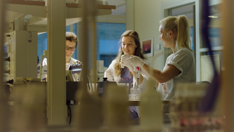 Film: Medicin, teknik och patientkontakt.