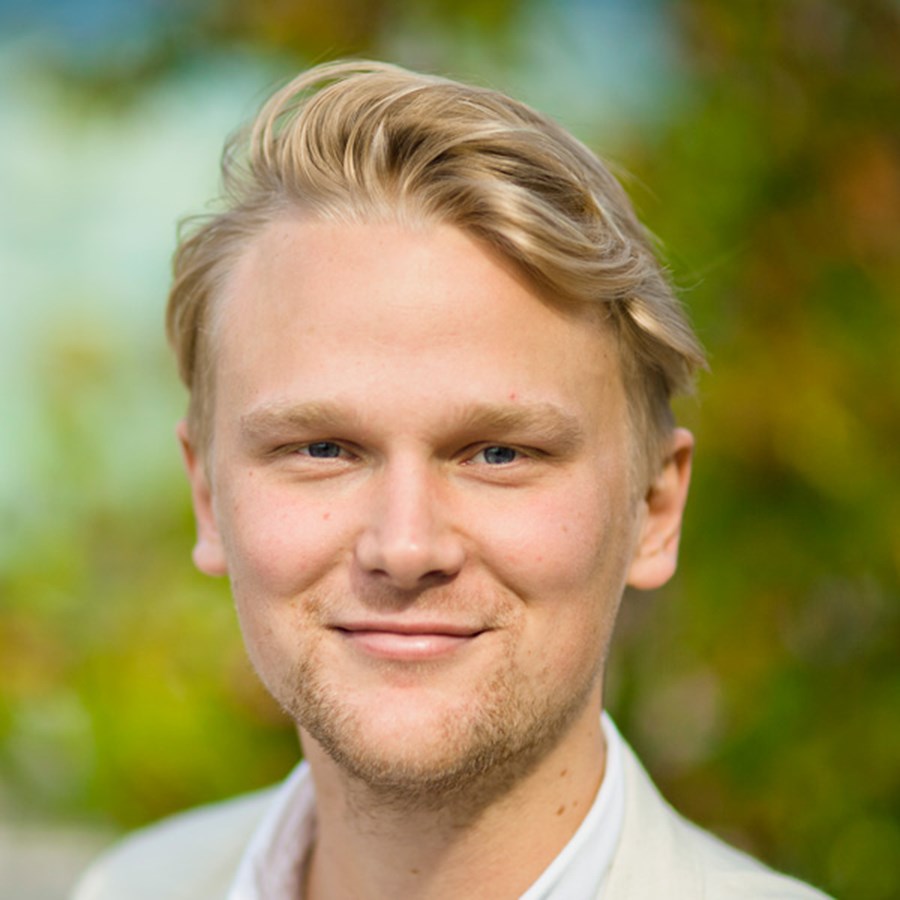 porträttbild på Gustav Sjöholm 