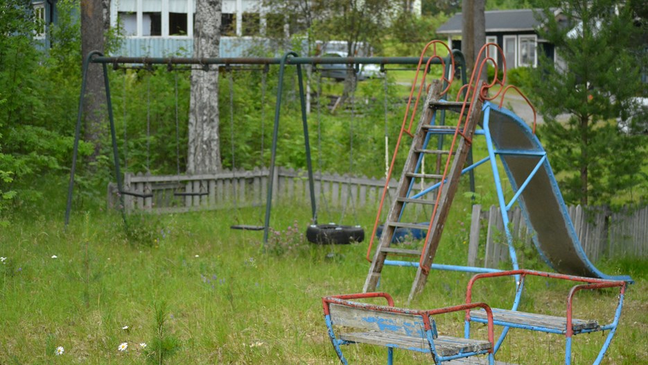 Overgrown playground in Åskilje.