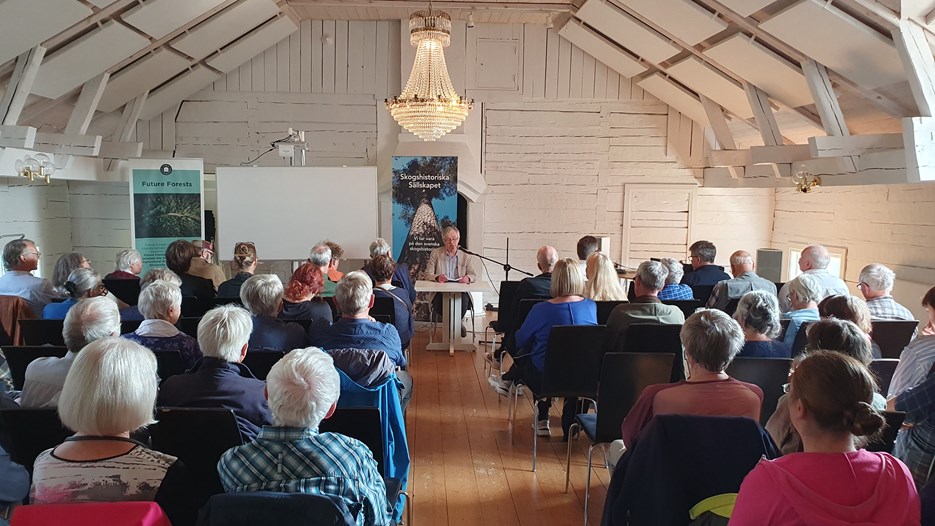 People at a lecture at Baggböle herrgård