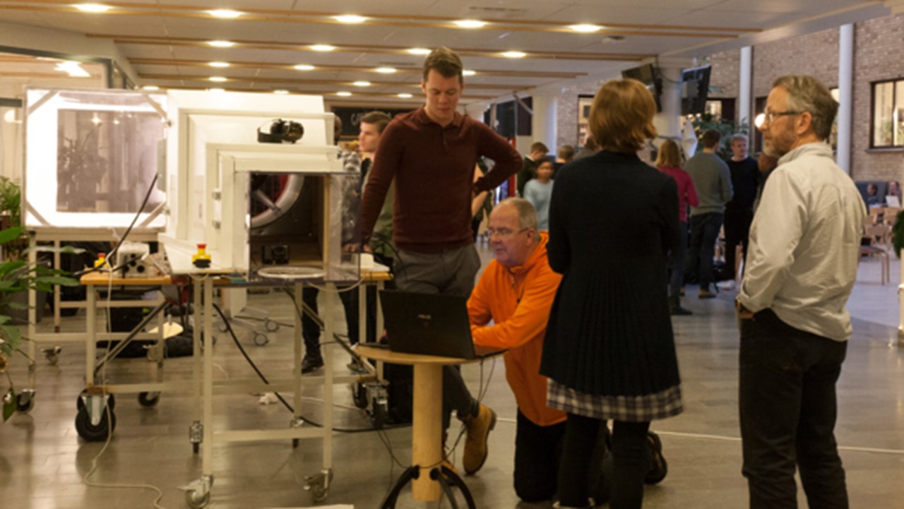 Presenatation from the Design-Build-Test course. Demonstration of the wind tunnel that is the outcome of the Windotron 2.0 project. In the picture, Jesper Karlström, Bent Christensen, Judith Felten (back), and Rolf Zale