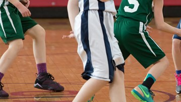 Personer som spelar basket