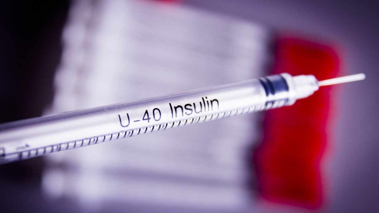 Spruta med insulin.