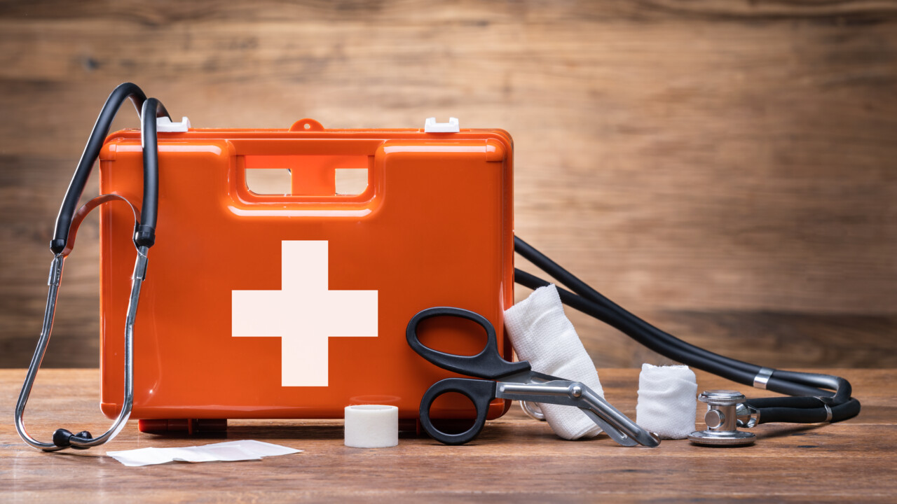 First aid provision of road traffic injured people by police officers