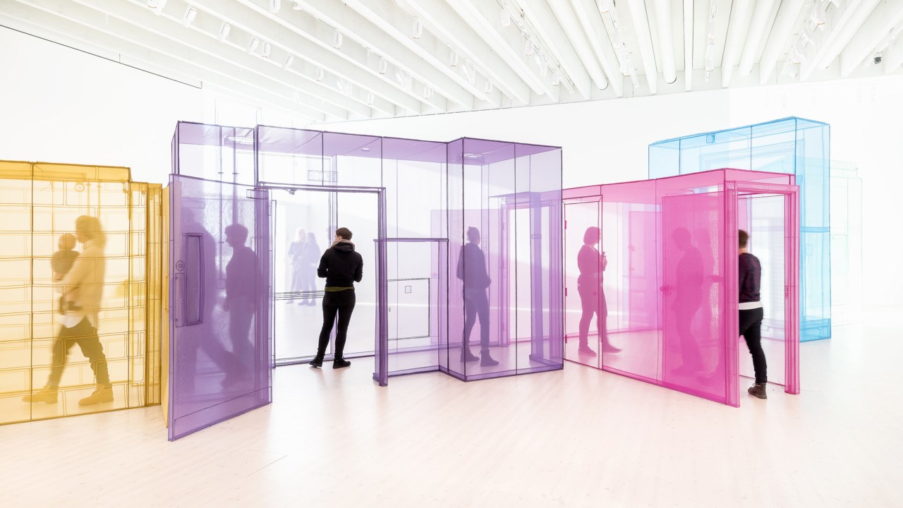 Visitors are strolling through a colourful installation by Korean artiskt Do Hu Suh at the top floor of Bildmuseet.
