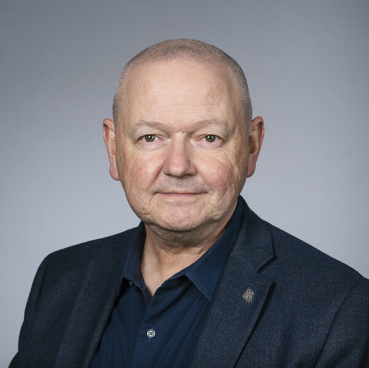 Porträtt på Hans Adolfsson, rektor vid Umeå universitet.