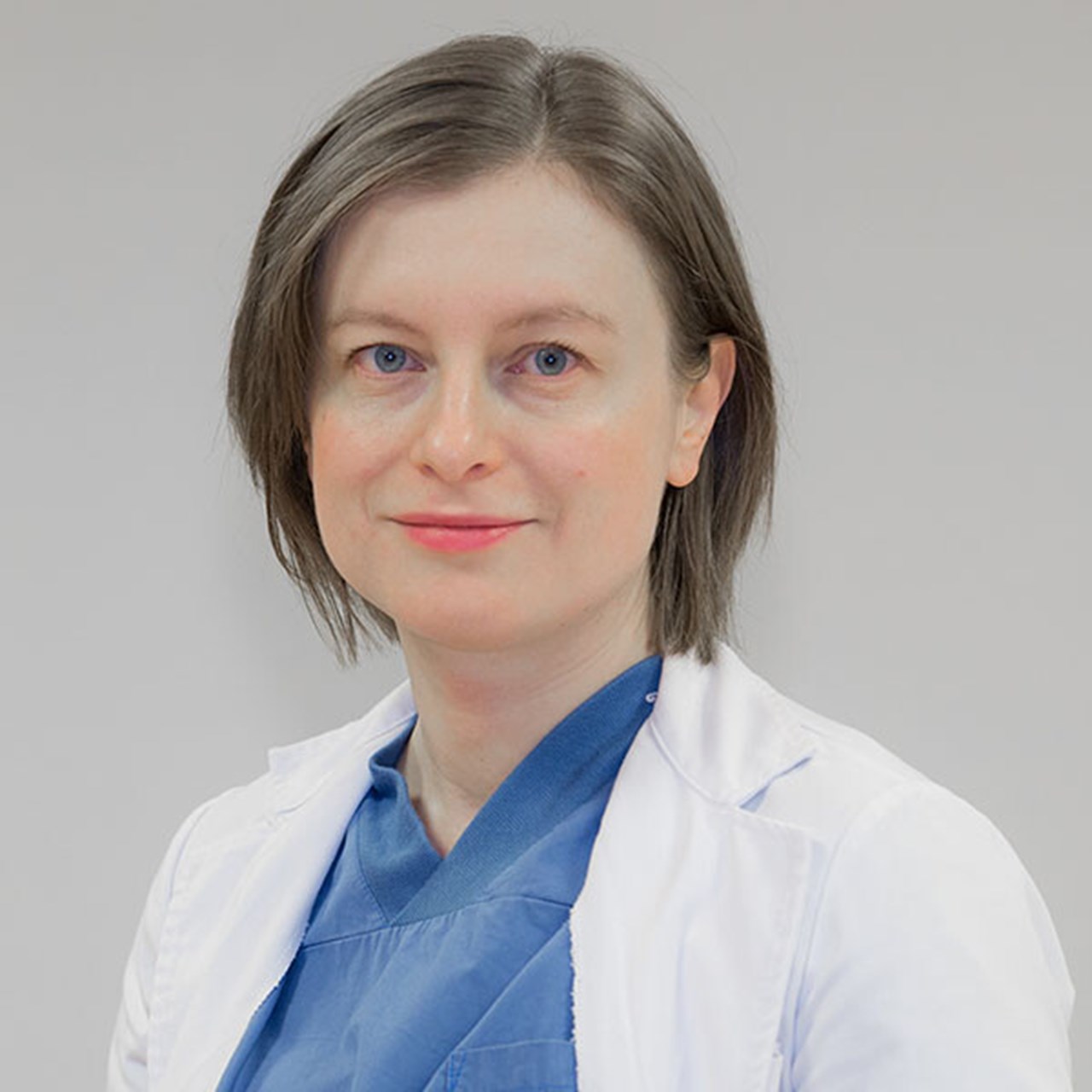 Porträtt på Aleksandra McGrath, universitetslektor och specialistutbildad läkare vid Institutionen för klinisk vetenskap