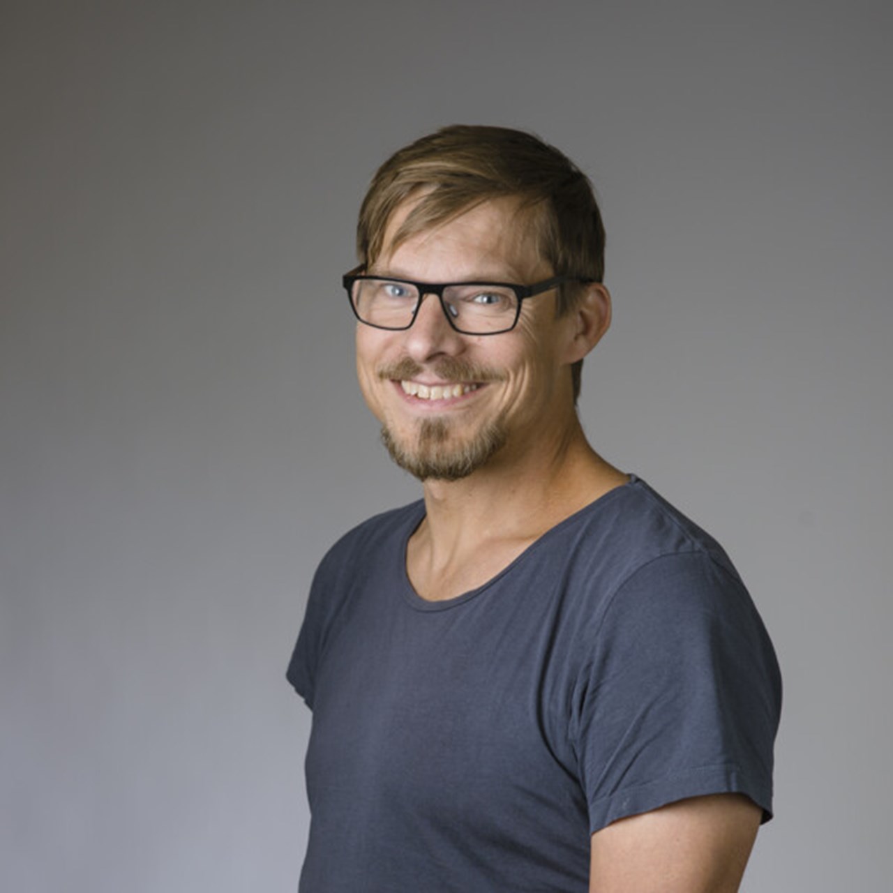 Porträtt på Mattias Alenius, professor i cell- och molekylärbiologi, Institutionen för molekylärbiologi, Umeå universitet.