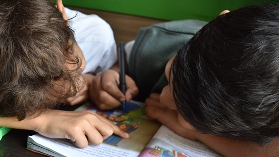 Kids reading