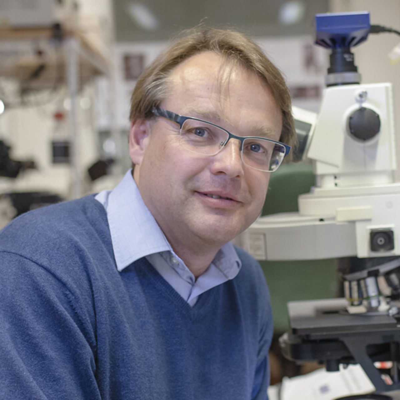 Porträtt på Oliver Billker, anknuten som professor till Institutionen för molekylärbiologi, Umeå universitet.