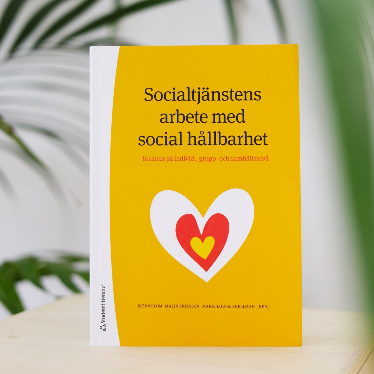 Foto av nya boken Socialtjänstens arbete med social hållbarhet