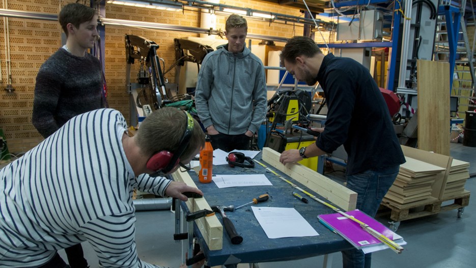 Studenter på högskoleprogrammet i byggteknik