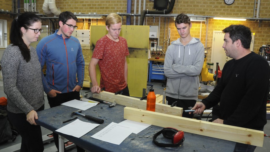 Studenter på högskoleprogrammet i byggteknik