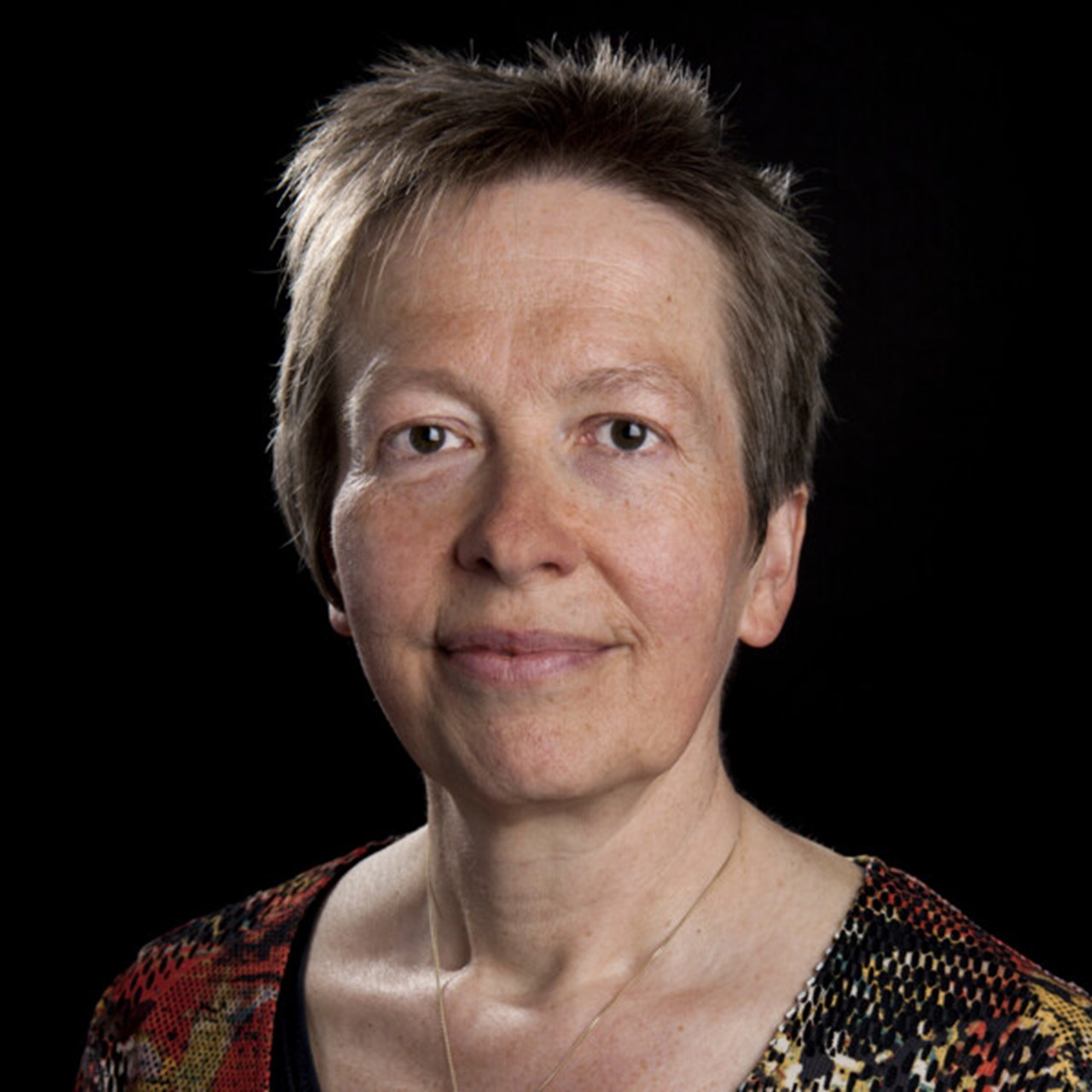 Porträtt av Clara Mulder, hedersdoktor vid samhällsvetenskapliga fakulteten, Umeå universitet.