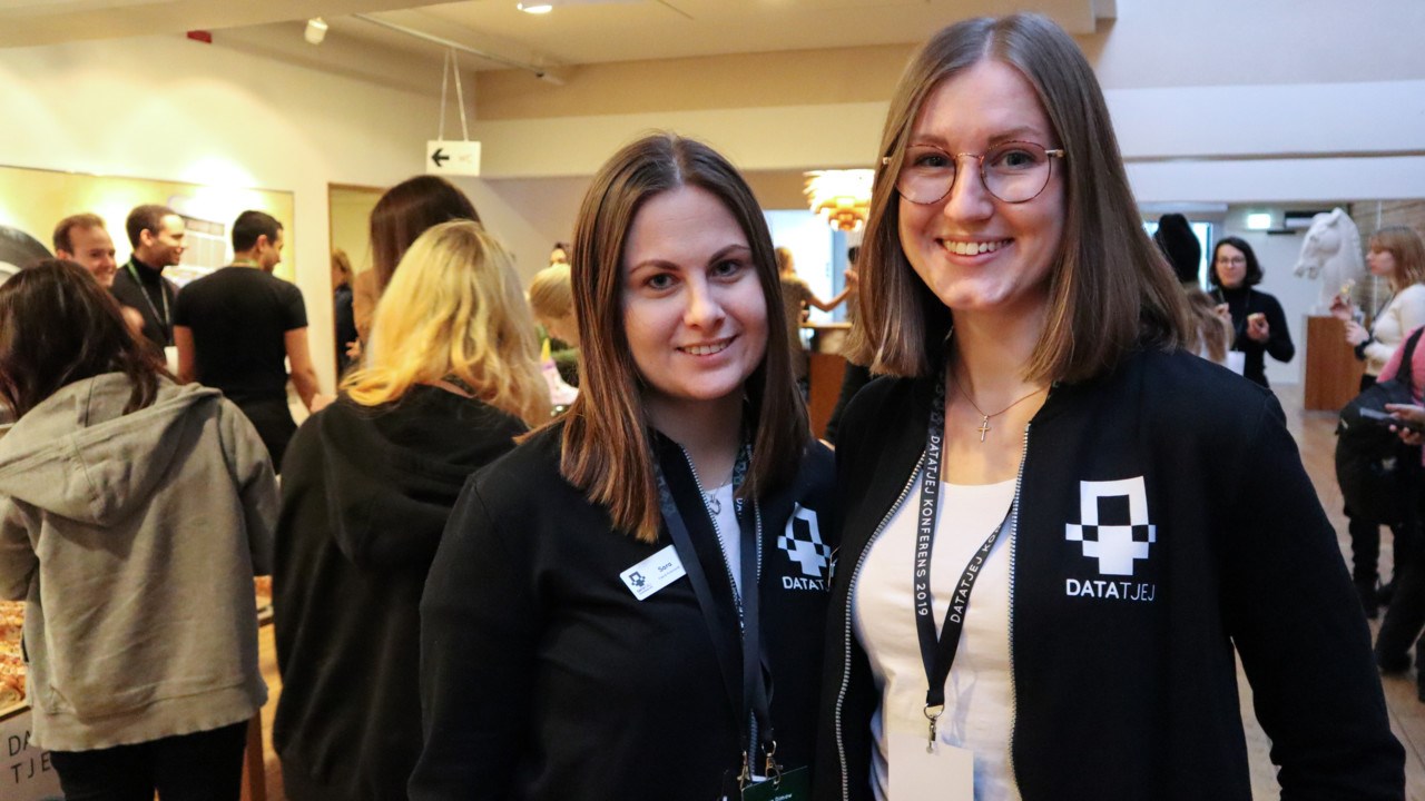 Bild på Sara Dimow och Christina Metcalfe i föreningen Datatjej under konferensen i Umeå.