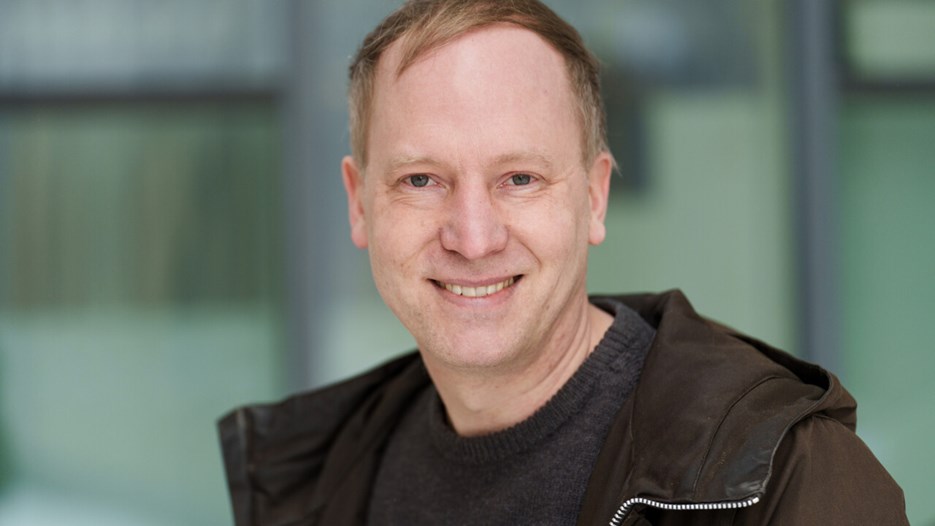 Porträtt på David Bäckström, forskare vid institutionen för klinisk vetenskap vid Umeå universitet.