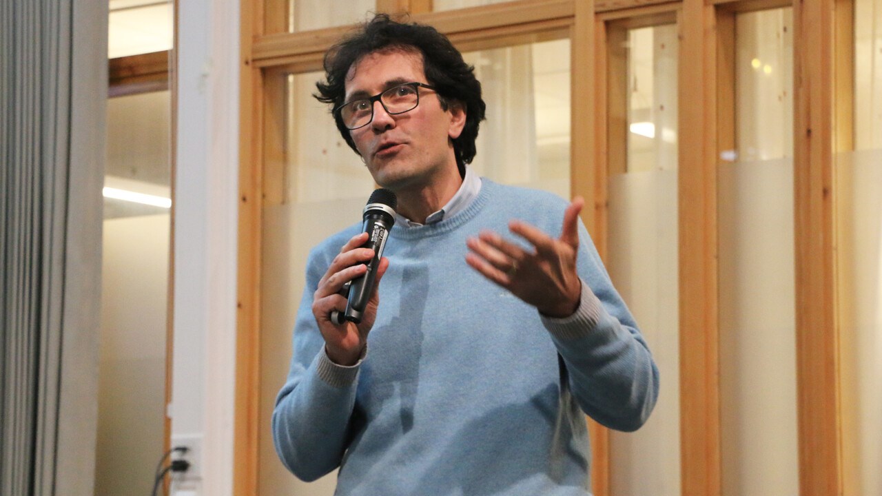 Porträtt på Diego Calvanese, gästprofessor vid institutionen för datavetenskap, Umeå universitet.