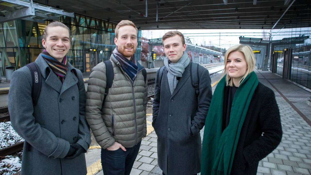 Bild på studenter som deltar i projekt om hållbart resande