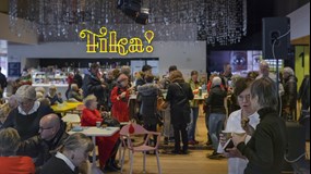 Fika efter en forskare är tillbaka i Vävens kafe Fika, men det går bra att också se föreläsningarna på webben.
