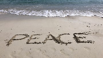 Strand med texten Peace