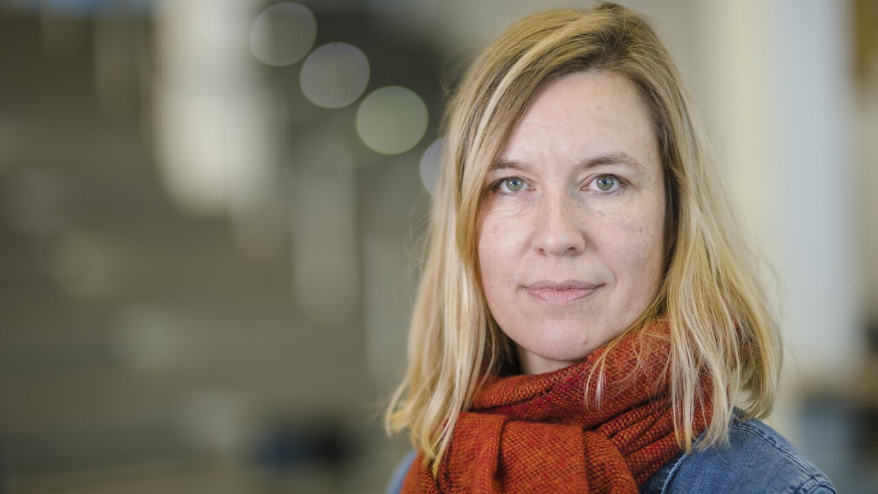 Porträtt på Katrin Holmqvist Sten, universitetslektor vid Konsthögskolan, Umeå universitet.