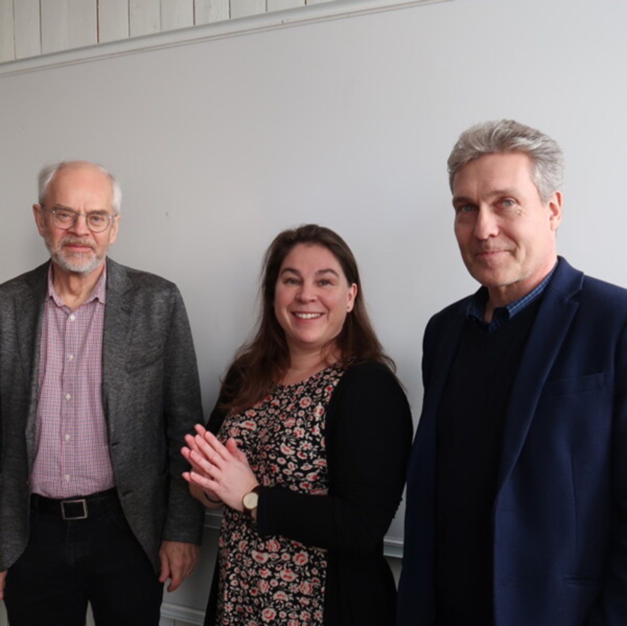 Niklas Eklund (right), at a start-up meeting for interdisciplinary research initiatives arranged by Arcum, together with Christer Nilsson and Elin Bergarp