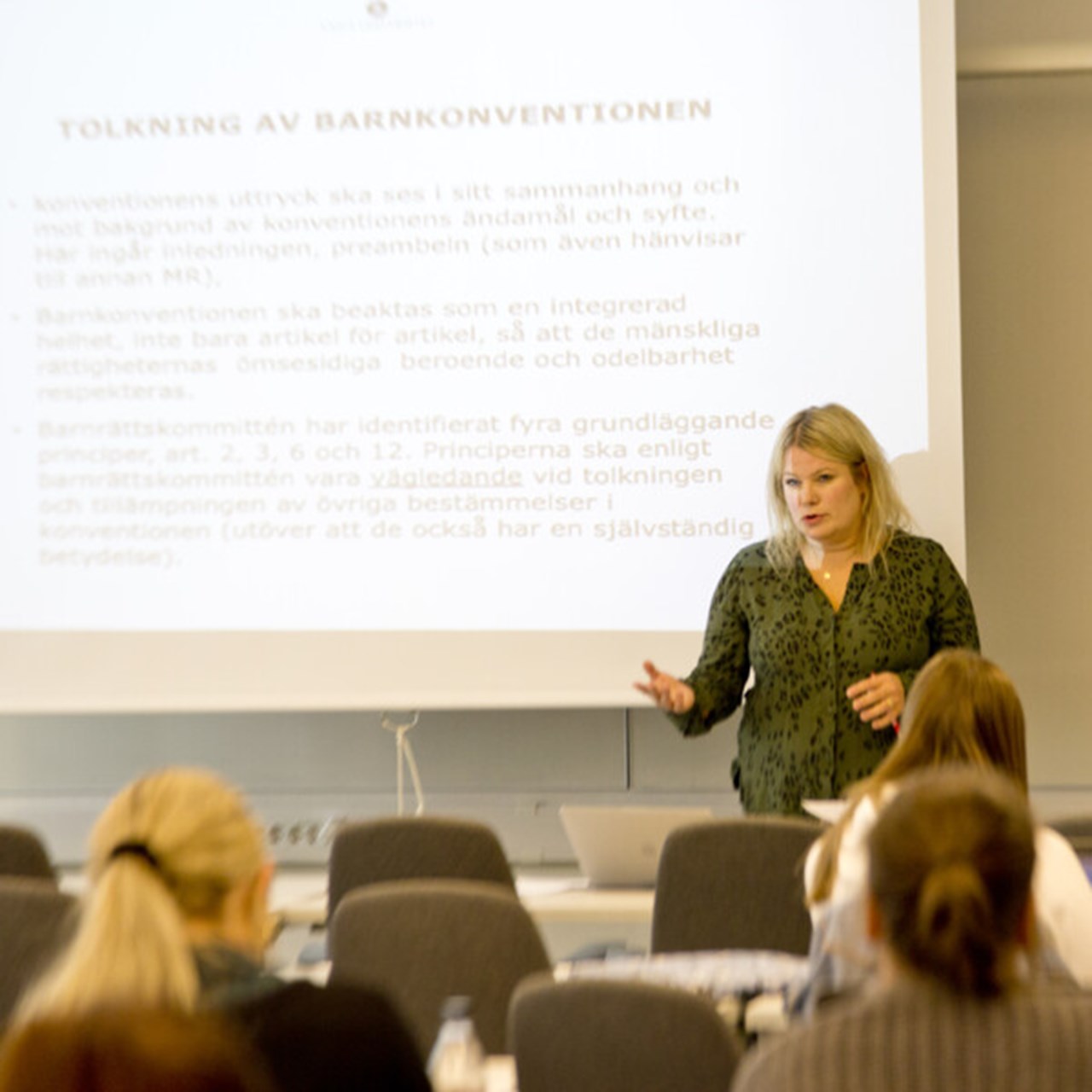 Maria Forsman undervisar på kursen barnrätt.