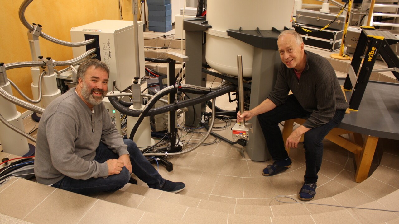 Tobias Sparrman och Gerhard Gröbner, NMR facility