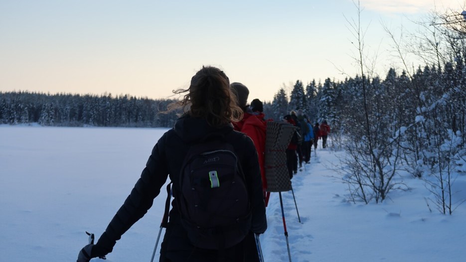 Studenter och anställda passade på att åka turskidor under Hälsa på campus