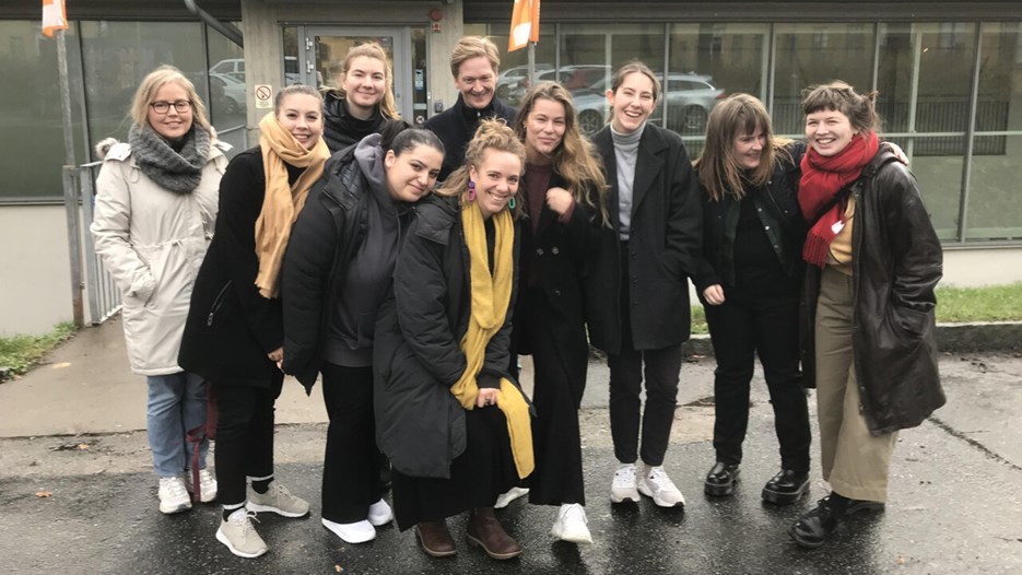 Kulturanalysstudenter på ett lyckat studiebesök på Mångkulturellt Centrum i Stockholm hösten 2021.