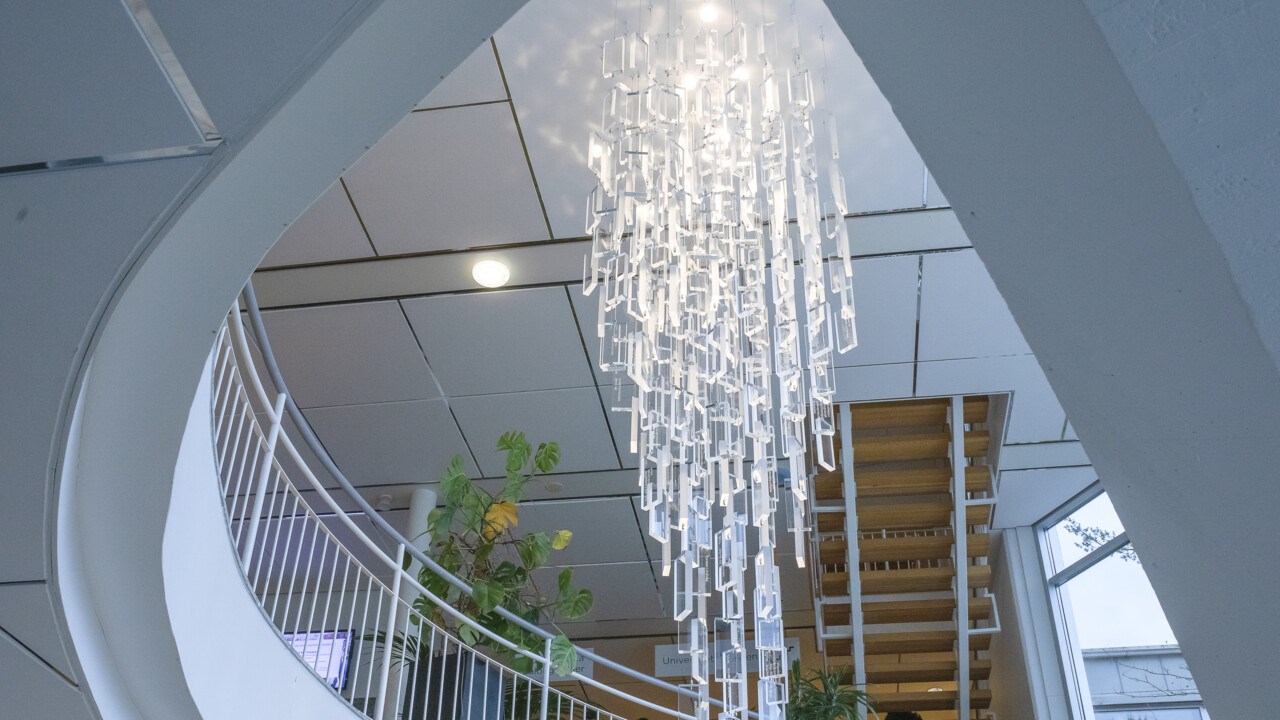 Chandelier in the entrace of the Aula Nordica auditorium.