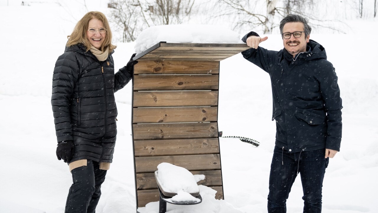 Bild på Maria Fällman och Kemal Avican ute i snön
