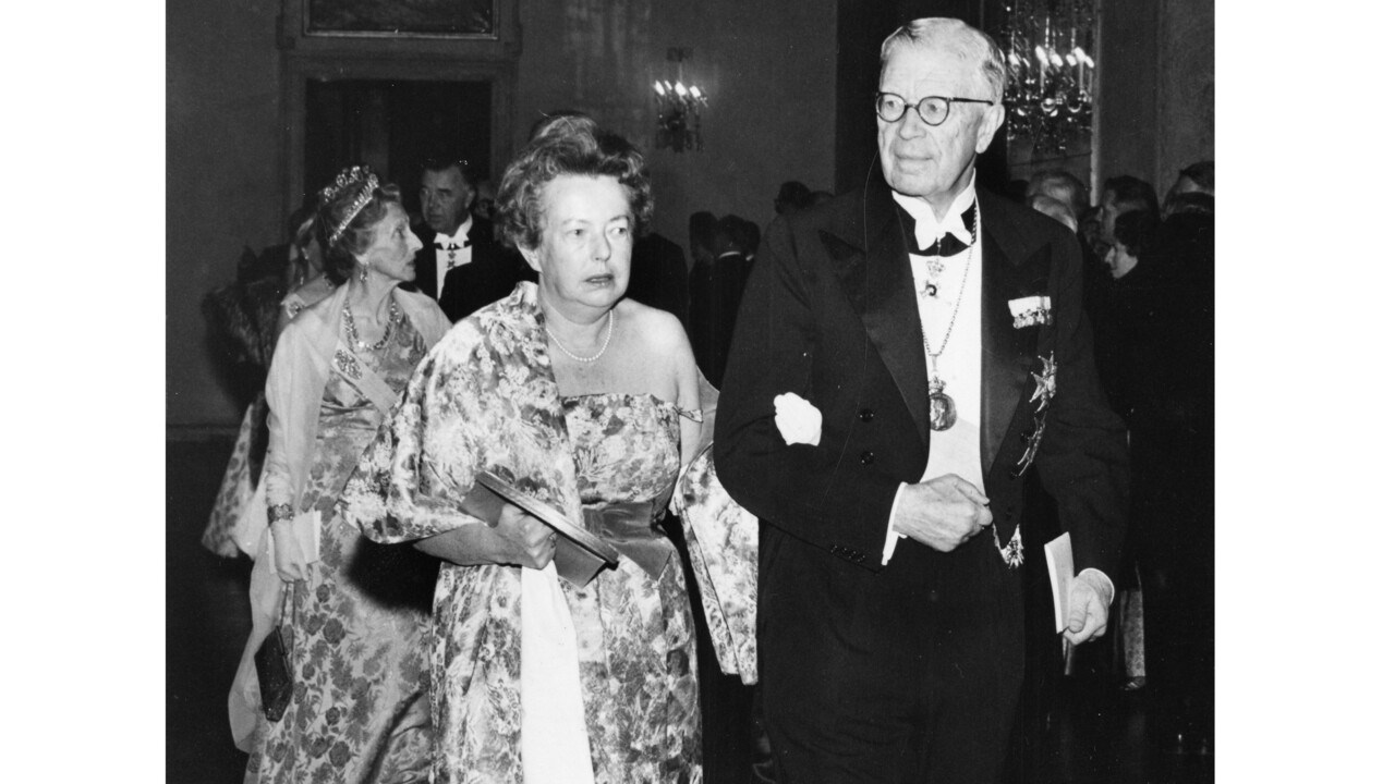 Fysikpristagaren Maria Goeppert-Mayer och Gustaf VI Adolf på Nobelbanketten 1963.