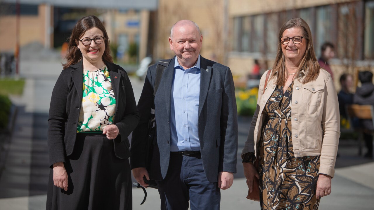 Bild med utbildningsminister Anna Ekström, Hans Adolfsson och Katrine Riklund