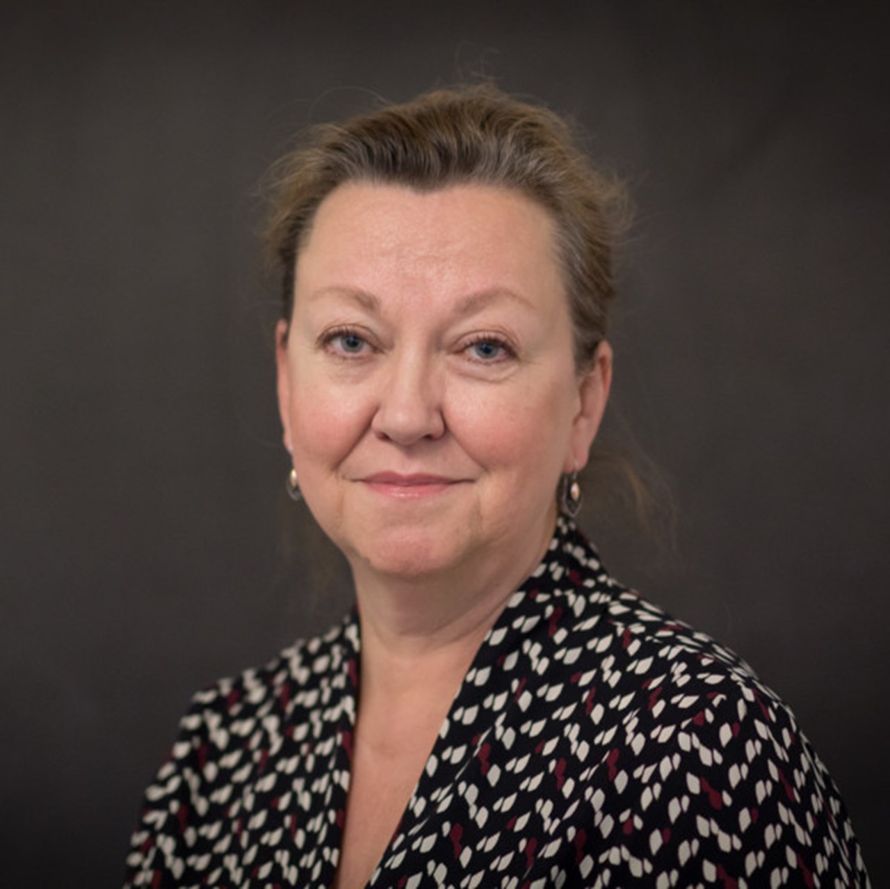 Porträtt på Maria Nilsson, forskare vid institutionen för folkhälsa och klinisk medicin vid Umeå universitet.
