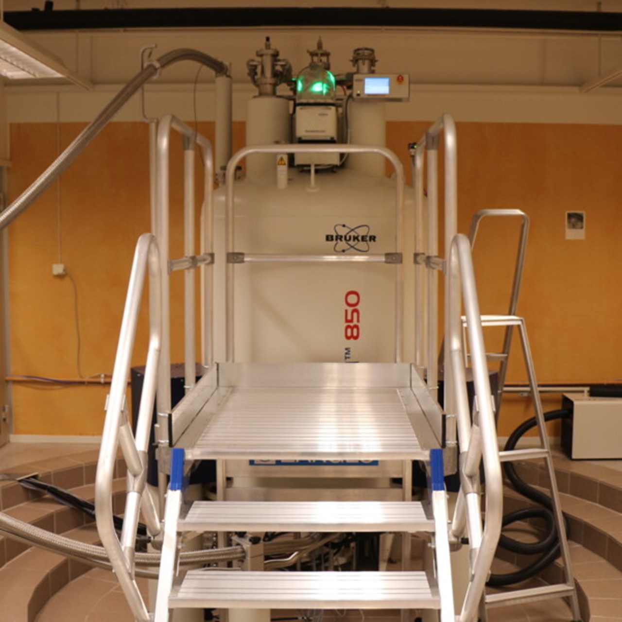 NMR 850 instrument, NMR Core Facility