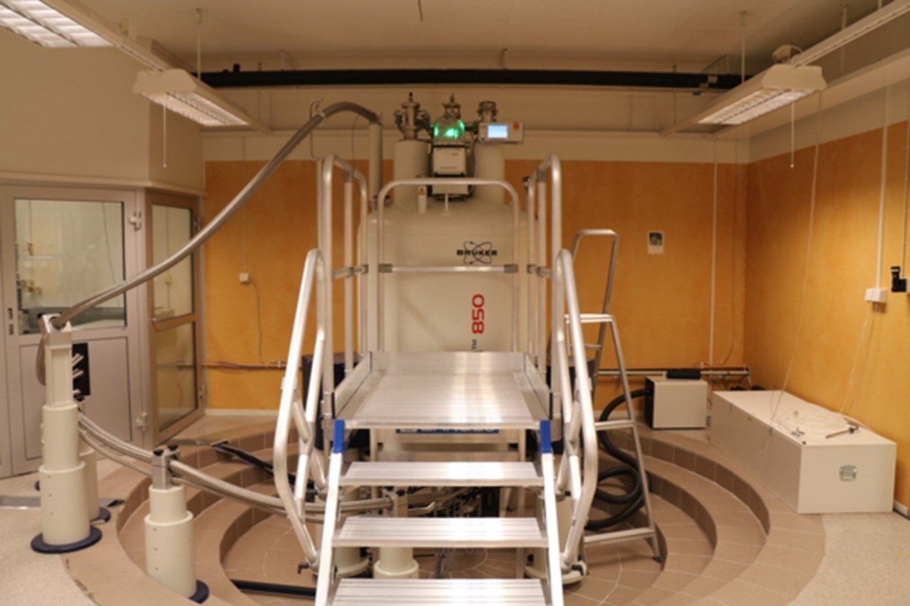 NMR 850 instrument, NMR Core Facility