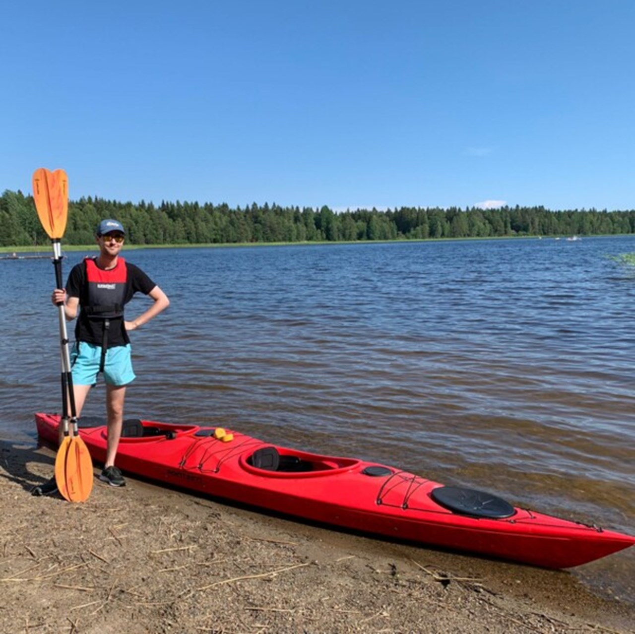 Image of master's student kayaking at Lake Nydala in Umeå