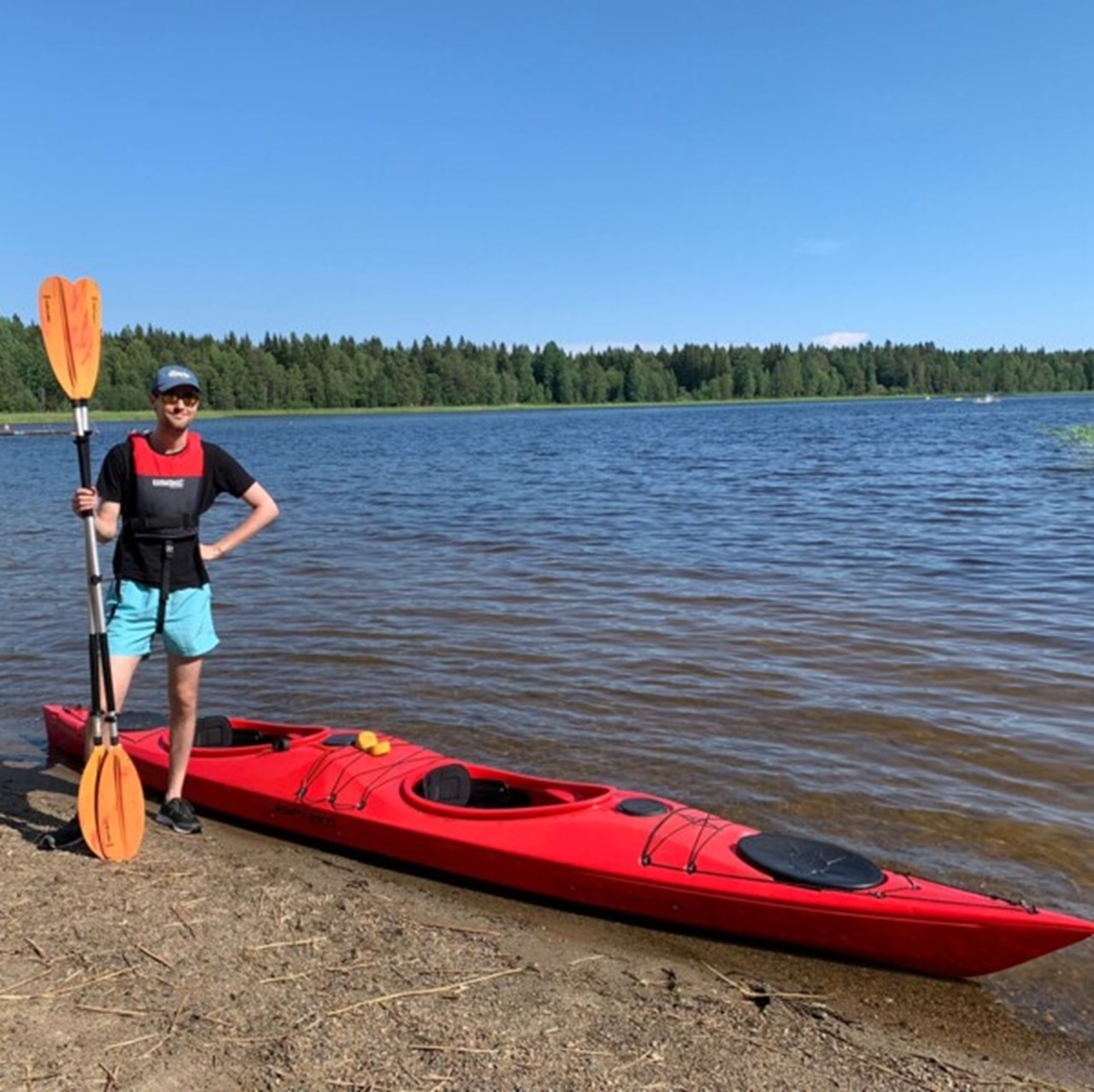 Image of master's student kayaking at Lake Nydala in Umeå