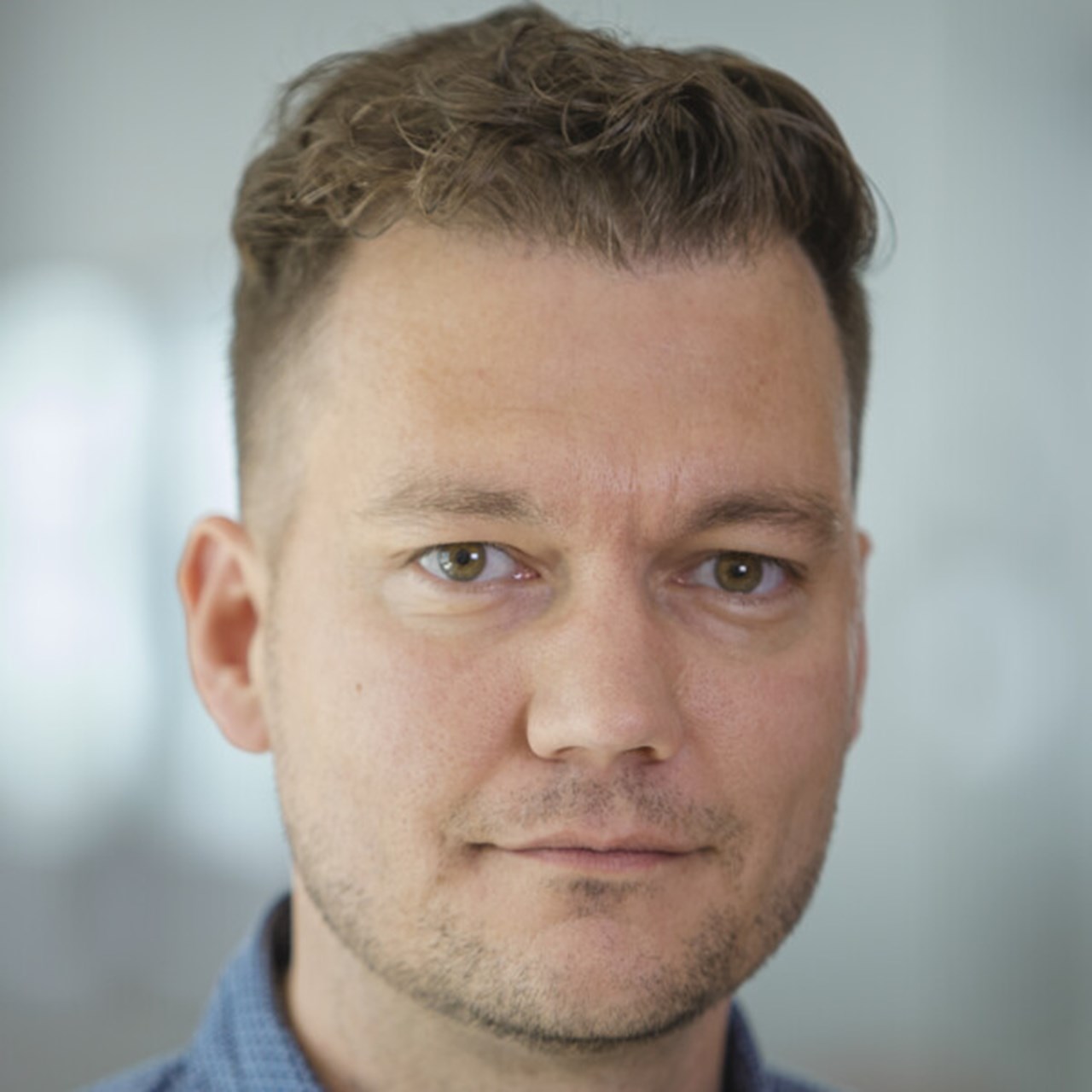 Porträttbild på Daniel Öhlund, Anknuten som biträdande universitetslektor vid Institutionen för strålningsvetenskaper, Umeå universitet.
