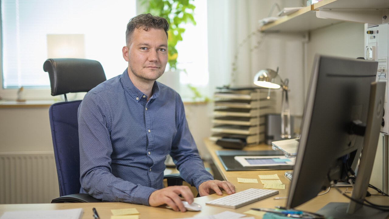 Porträttbild på Daniel Öhlund, Anknuten som biträdande universitetslektor vid Institutionen för strålningsvetenskaper, Umeå universitet.