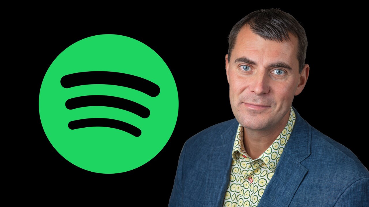 Pelle Snickars, Professor i medie- och kommunikationsvetenskap vid Institutionen för kultur- och medievetenskaper med en Spotify logga i bakgrunden.