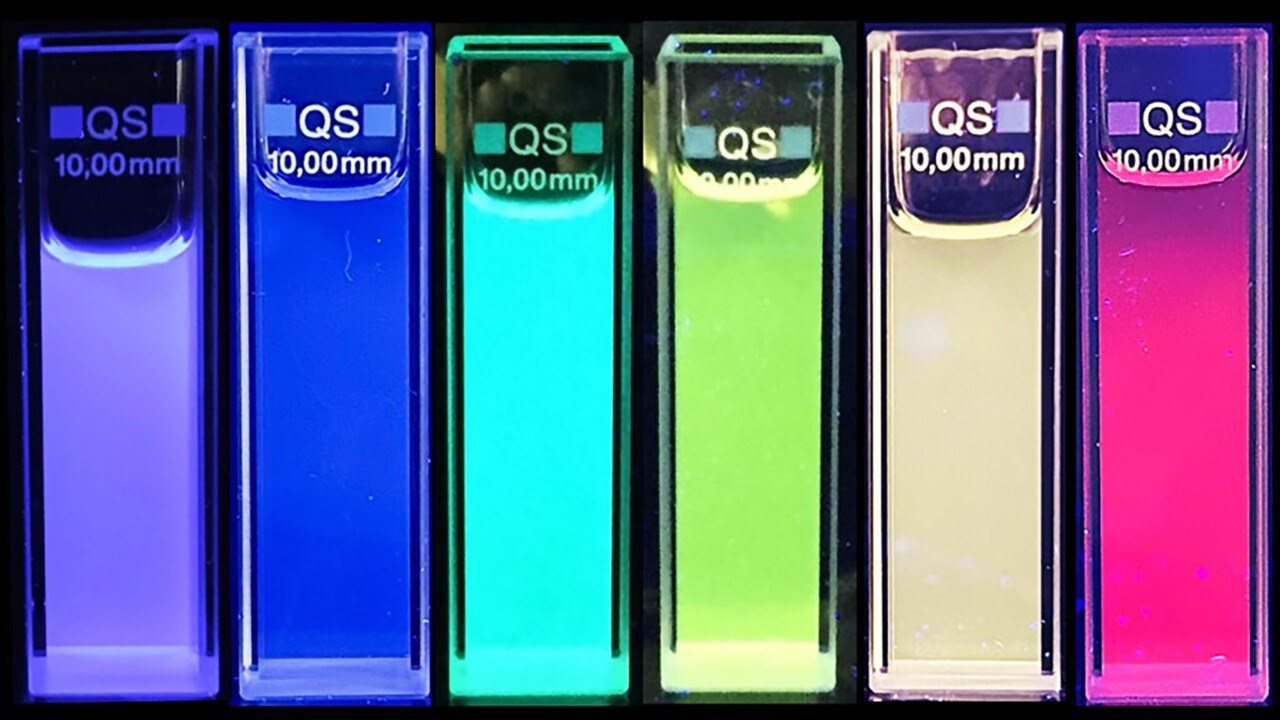 Bild på partiklar i olika färger