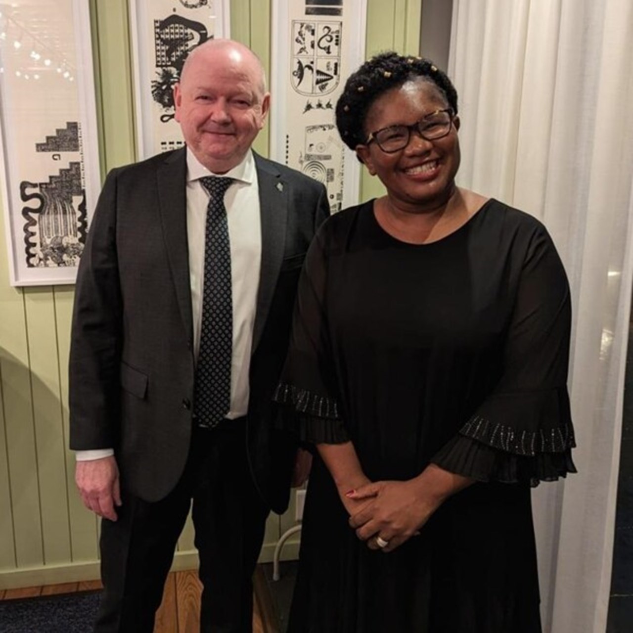 Hans Adolfsson, Vice-Chancellor at Umeå University, together with Vathi Papu-Zamxaka