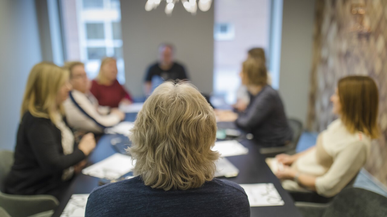 På grund av risk för smittspridning av Covid-19 har det funnits restriktioner om distansarbete på många arbetsplatser. Men från och med den 29 september är de restriktionerna släppta.