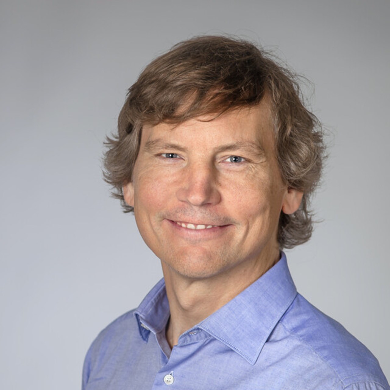 Erik Rosendahl, professor vid Institutionen för samhällsmedicin och rehabilitering, enheten för fysioterapi.