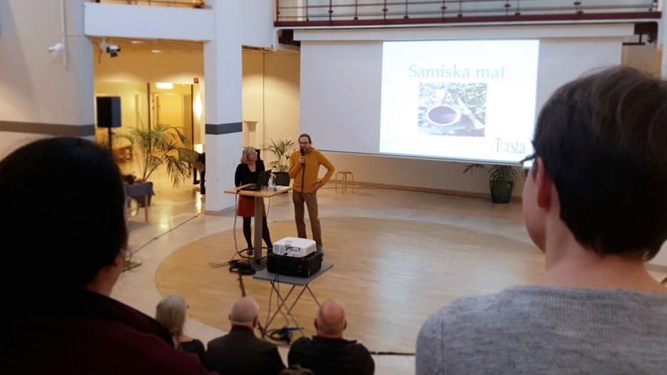 Vice dean Dieter Müller on stage beside Carita Bengs, director of the Umeå University School of Restaurant and Culinary Arts